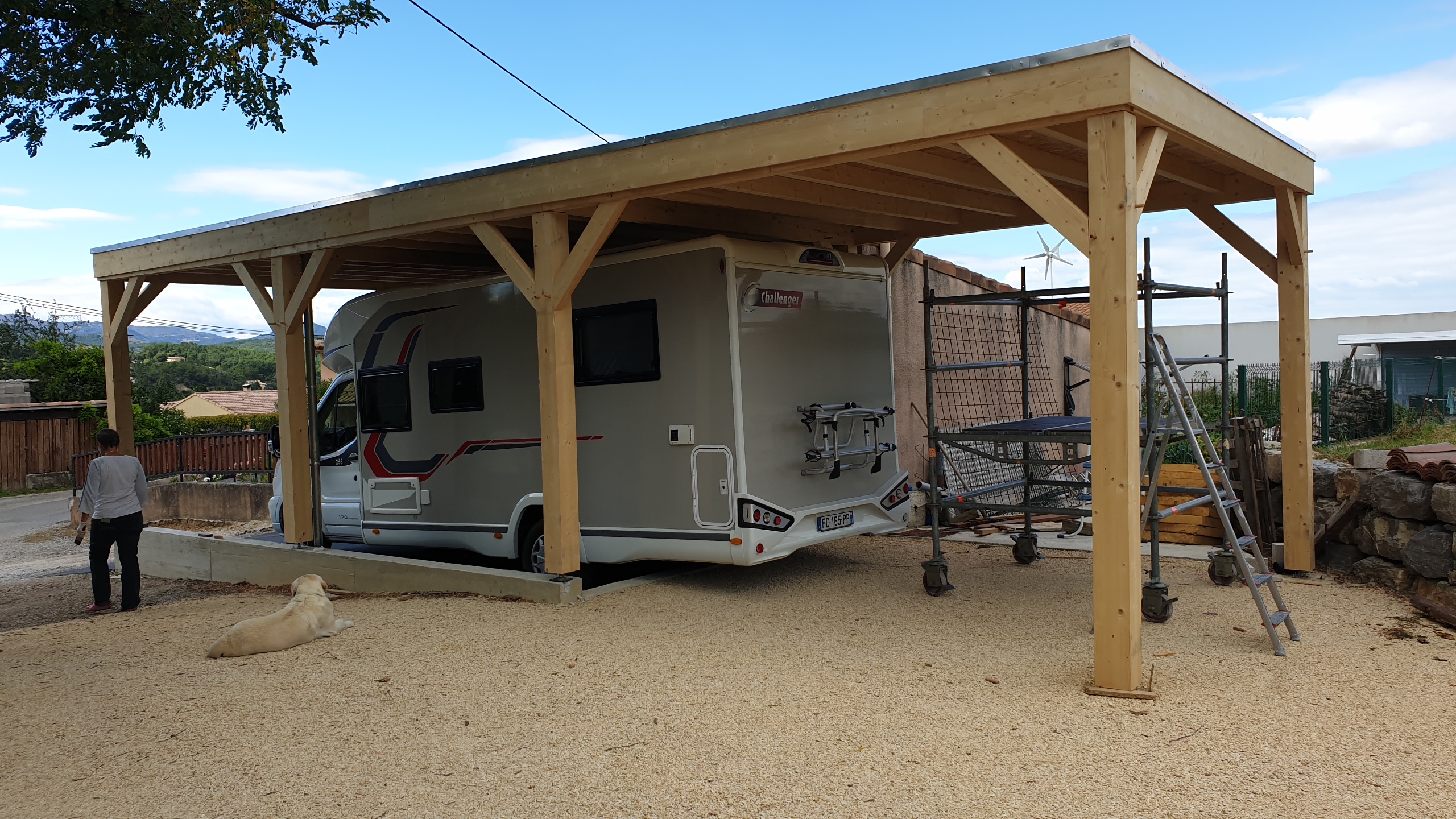 Car port camping car en bois