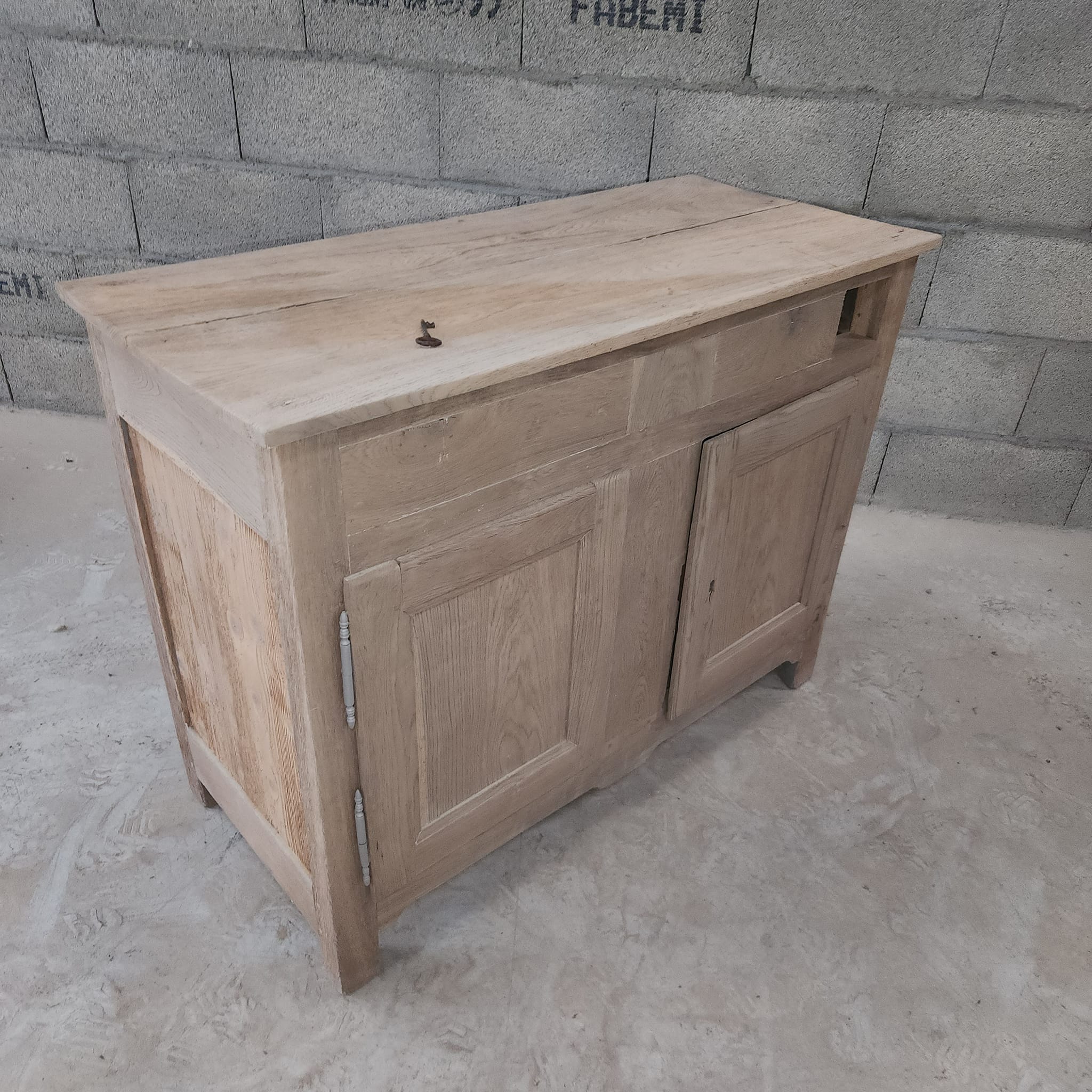 aérogommage d'un meuble