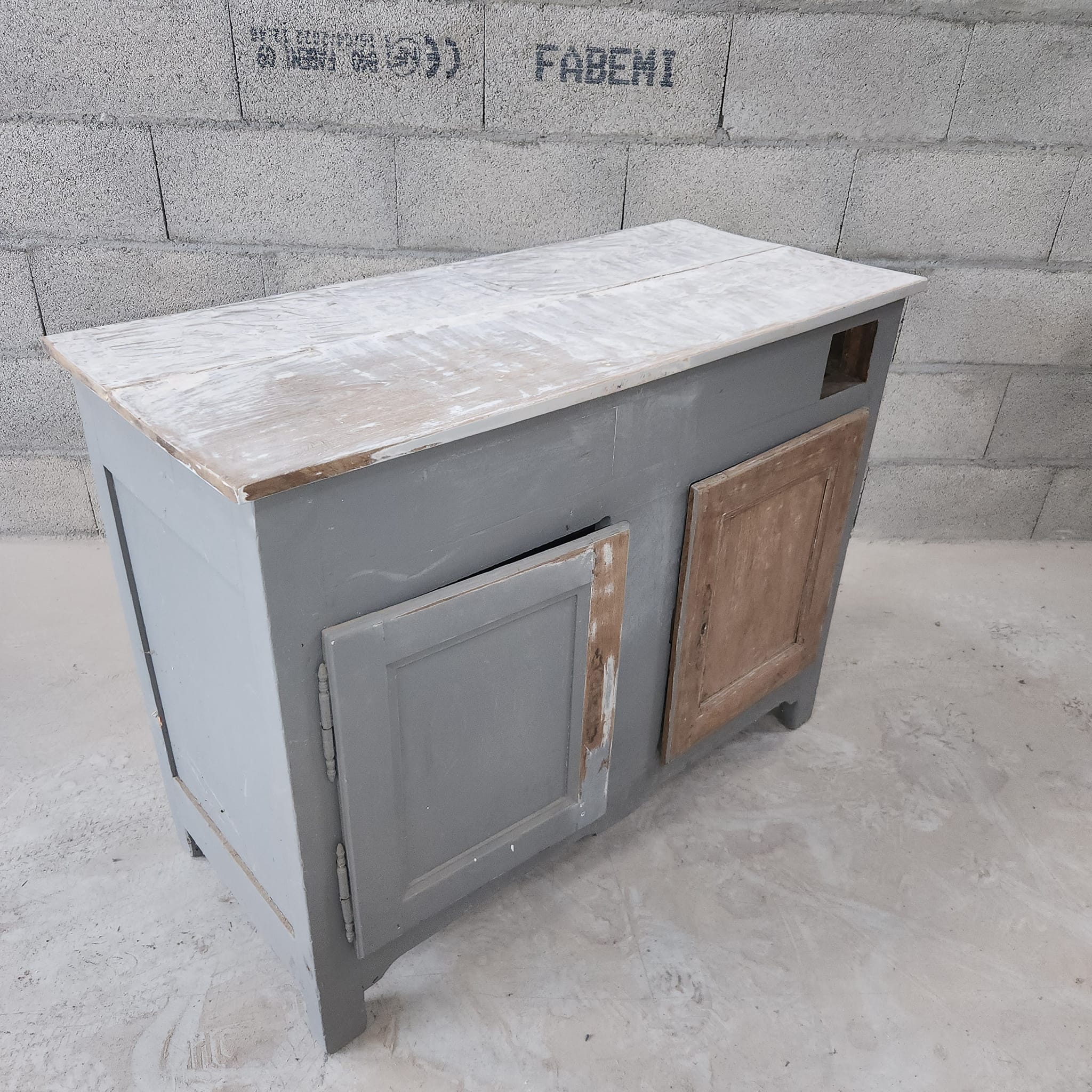 aérogommage d'un meuble