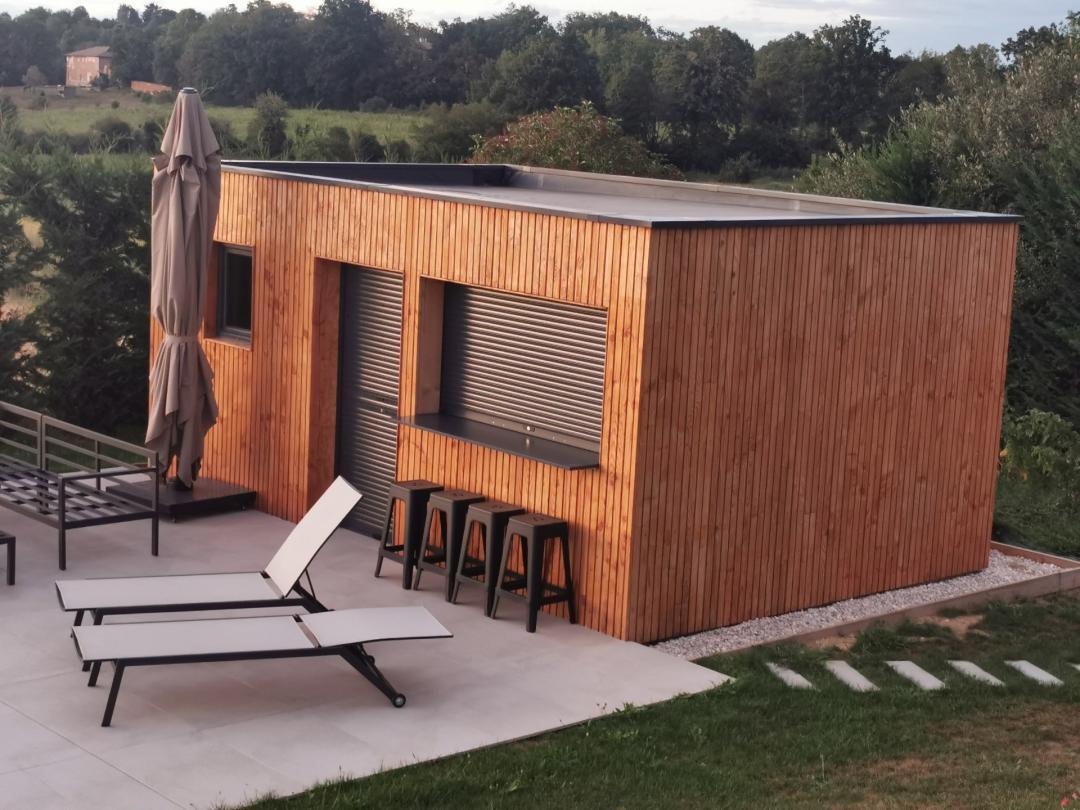 Pool House bardage claire voie